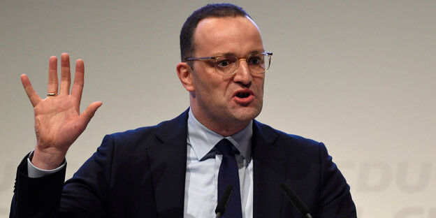 Jens Spahn, Kandidat für den CDU-Vorsitz, spricht bei einer Konferenz in Lübeck Jens Spahn, Kandidat für den CDU-Vorsitz, spricht bei einer Konferenz in Lübeck
