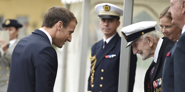 Der französische Präsident Emmanuel Macron bei einem Besuch in Kopenhagen zu Ehren gefallener Soldaten Der französische Präsident Emmanuel Macron bei einem Besuch in Kopenhagen zu Ehren gefallener Soldaten