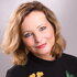 Eine Frau mit blonden, schulterlangen Haaren Eine Frau mit blonden, schulterlangen Haaren