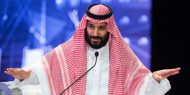 Der saudische Kronprinz Mohammed bin Salman breitet die Hände aus Der saudische Kronprinz Mohammed bin Salman breitet die Hände aus