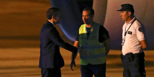 Macron und zwei andere Männer Macron und zwei andere Männer
