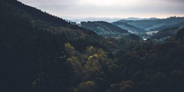 Eine bergige Landschaft Eine bergige Landschaft