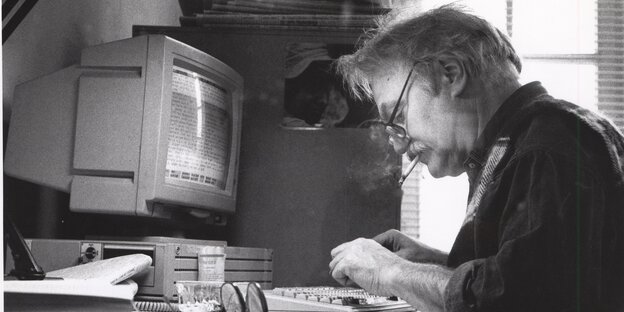 Christian Semler am Schreibtisch in der taz-Redaktion (1994) Christian Semler am Schreibtisch in der taz-Redaktion (1994)