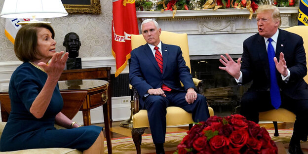 Nancy Pelosi und Chuck Schumer streiten mit Donald Trump Nancy Pelosi und Chuck Schumer streiten mit Donald Trump