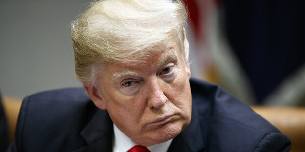 Donald Trump hat einen komischen Gesichtsausdruck. Donald Trump hat einen komischen Gesichtsausdruck.