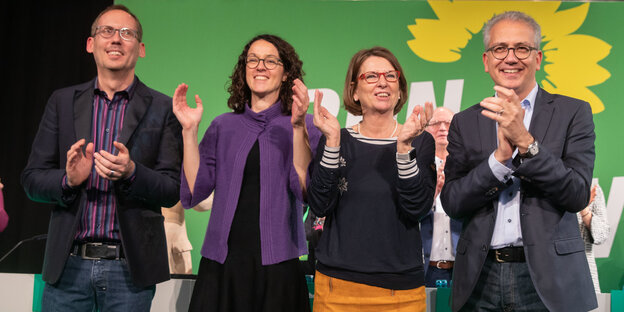Vier Grünen-Politiker beklatschen sich selbst Vier Grünen-Politiker beklatschen sich selbst