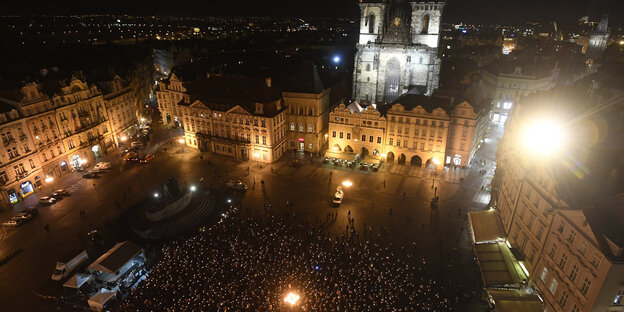 Viele Leute in der Prager Innenstadt Viele Leute in der Prager Innenstadt