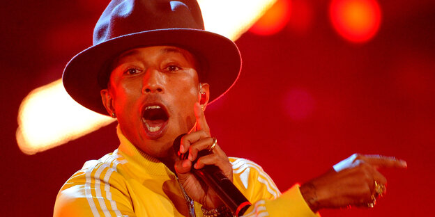 Pharrell Williams auf der Bühne Pharrell Williams auf der Bühne