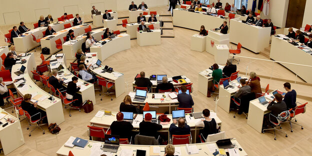 Brandenburger Abgeordnete sitzen in den Reihen Brandenburger Abgeordnete sitzen in den Reihen