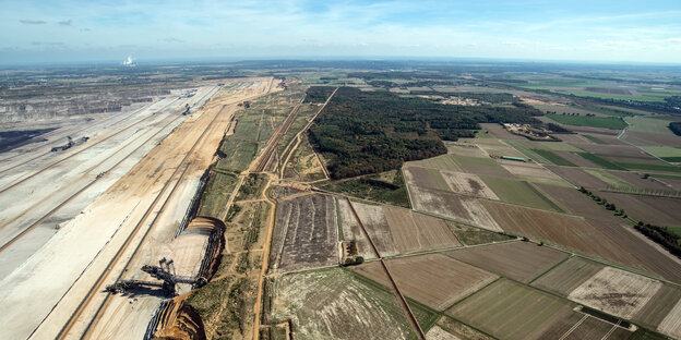 RWE-Tagebau und Hambacher Wald RWE-Tagebau und Hambacher Wald