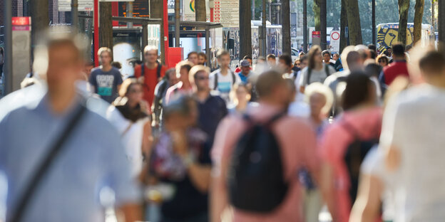 Viele Passanten Viele Passanten