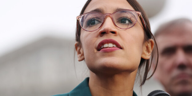 Alexandria Ocasio-Cortez bei einer Pressekonferenz am Donnerstag in Washington Alexandria Ocasio-Cortez bei einer Pressekonferenz am Donnerstag in Washington