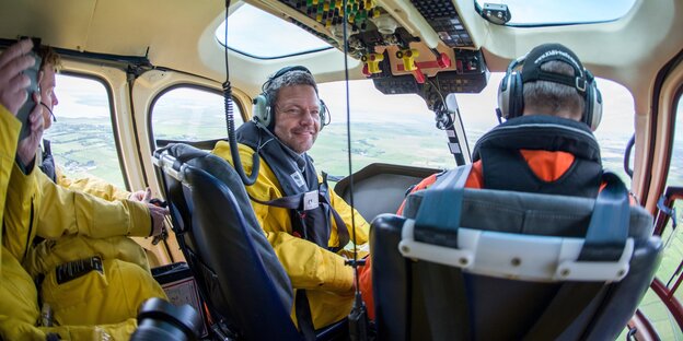 Robert Habeck im Hubschrauber Robert Habeck im Hubschrauber