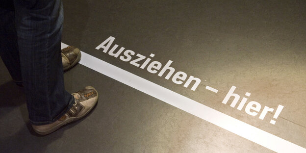 boden in der heutigen Gedenkstätte in Torgau, wo früher ein jugendwerkhof torgau der ddr war boden in der heutigen Gedenkstätte in Torgau, wo früher ein jugendwerkhof torgau der ddr war