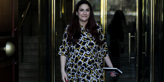 Abgeordnete Luciana Berger verlässt ein Gebäude nahe des Regierungsviertels Westminster Abgeordnete Luciana Berger verlässt ein Gebäude nahe des Regierungsviertels Westminster