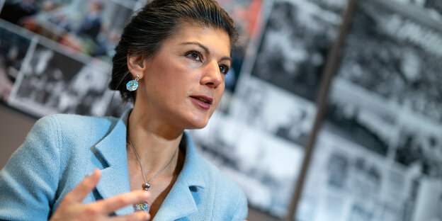 Sahra Wagenknecht gestikuliert Sahra Wagenknecht gestikuliert