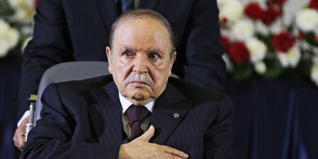 Abdelaziz Bouteflika im Rollstuhl Abdelaziz Bouteflika im Rollstuhl