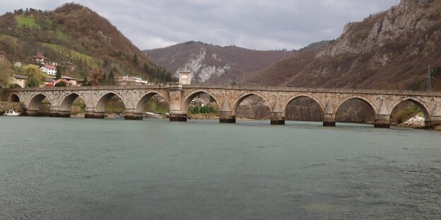 Die Brücke über die Drina in Visegrad Die Brücke über die Drina in Visegrad