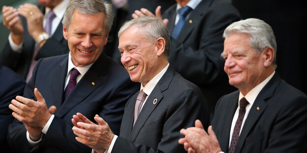 Die Bundespräsidenten Christian Wulff (l-r), Horst Köhler und Joachim Gauck, nehmen an einer Gedenkstunde zum "Schicksalstag der Deutschen"