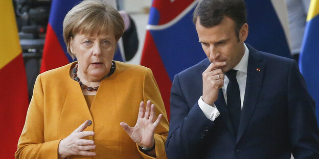 Bundeskanzlerin Angela Merkel (CDU) spricht mit Emmanuel Macron, Präsident von Frankreich Bundeskanzlerin Angela Merkel (CDU) spricht mit Emmanuel Macron, Präsident von Frankreich