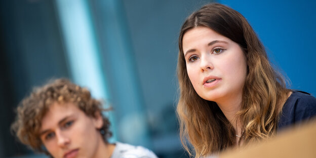 Zwei junge Menschen: Luisa Neubauer und Jakob Basel Zwei junge Menschen: Luisa Neubauer und Jakob Basel