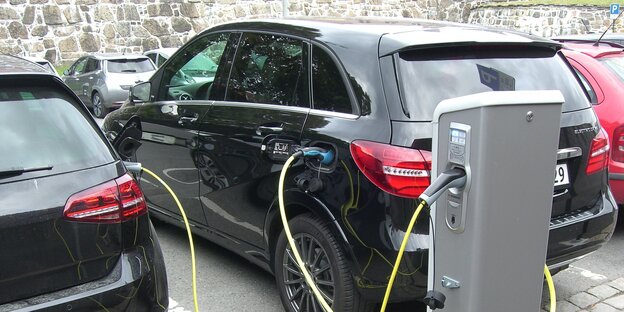 Ein Großparkplatz für Elektroautos im Zentrum der norwegischen Hauptstadt Oslo. Ein Großparkplatz für Elektroautos im Zentrum der norwegischen Hauptstadt Oslo.