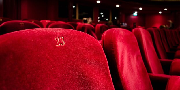 Leere Sitze in einem Kino Leere Sitze in einem Kino
