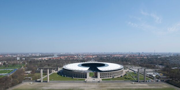 Blick auf das Olympiastadion aus der Luft Blick auf das Olympiastadion aus der Luft