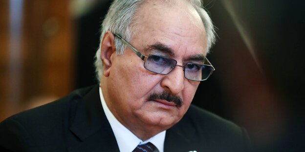 Der libysche General Chalifa Haftar im Porträt Der libysche General Chalifa Haftar im Porträt