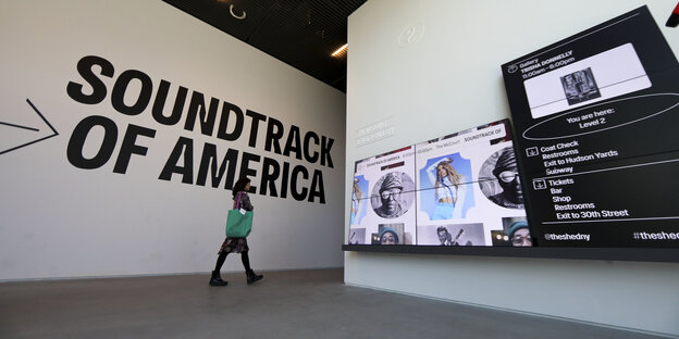 Hinweis "Soundtrack of America" an der Wand Hinweis "Soundtrack of America" an der Wand