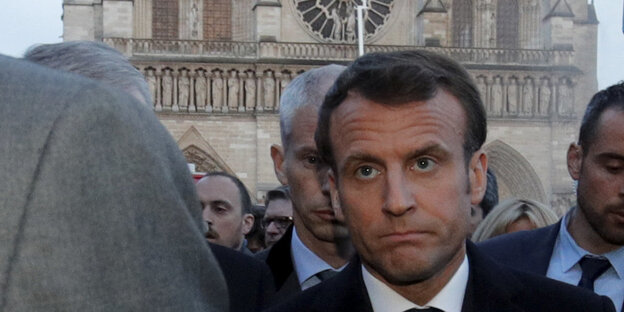 Emmanuel Macron guckt bedröppelt Emmanuel Macron guckt bedröppelt