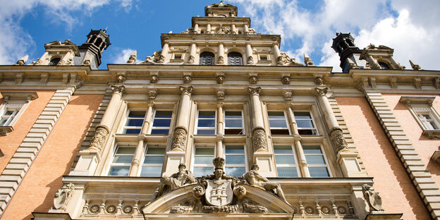 Fassade des Strafjustizgebäudes aus dem 19. Jahrhundert Fassade des Strafjustizgebäudes aus dem 19. Jahrhundert