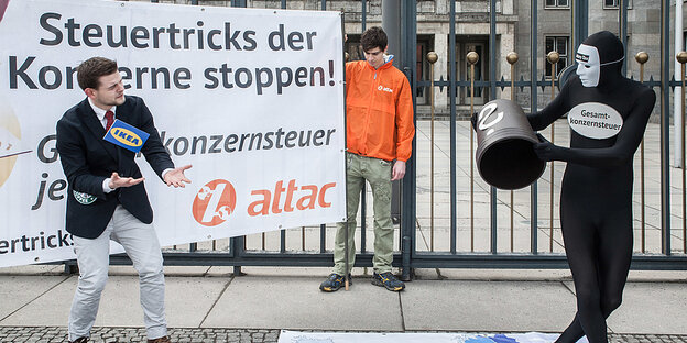 Attac-Aktion vor dem Finanzministerium Attac-Aktion vor dem Finanzministerium