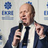 Mart Helme, ein älterer Mann mit Glatze hält, hält ein Mikrofon, in das er spricht und gestikuliert Mart Helme, ein älterer Mann mit Glatze hält, hält ein Mikrofon, in das er spricht und gestikuliert