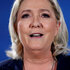 Marine Le Pen, eine Frau mit blonden schulterlangen Haaren Marine Le Pen, eine Frau mit blonden schulterlangen Haaren