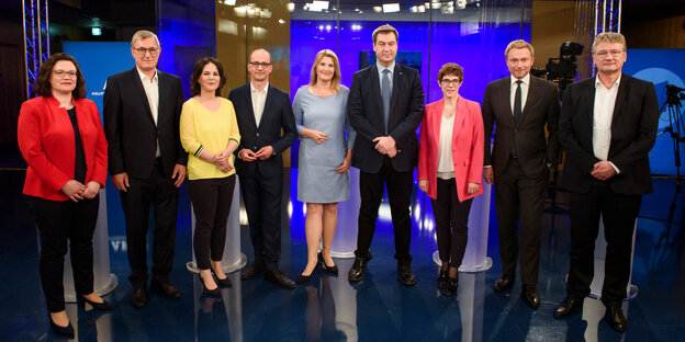 Die sieben ParteichefInnen im ARD-Studio Die sieben ParteichefInnen im ARD-Studio