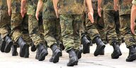 Bundeswehrsoldaten marschieren, Detailaufnahme