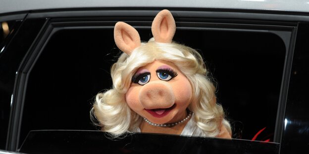 Miss Piggy in Limousine Miss Piggy in Limousine