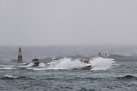 Französische Boote blockieren die Hafeneinfahrt von Saint Helier