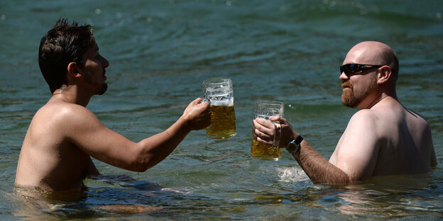 Männer mit Bier Männer mit Bier