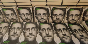 Edward Snowden auf Buchcover