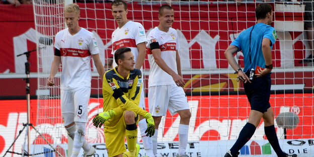 Traurige Spieler des VfB Stuttgart Traurige Spieler des VfB Stuttgart