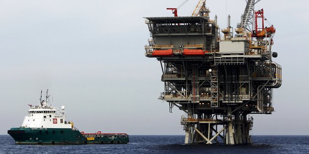 Eine Gasplattform im Mittelmeer, 24 Kilometer westlich der israelischen Hafenstadt Ashdod. Eine Gasplattform im Mittelmeer, 24 Kilometer westlich der israelischen Hafenstadt Ashdod.