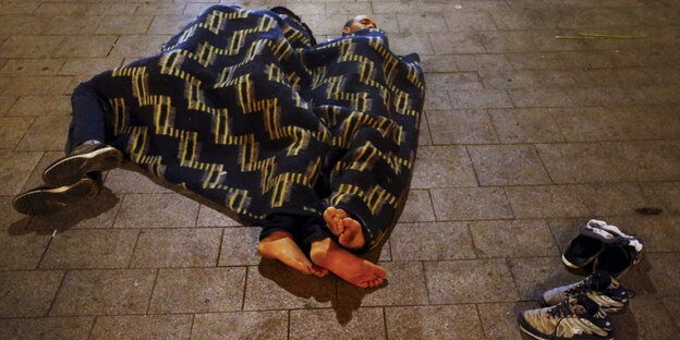 Schlafende Flüchtlinge in der Bahnhofsstation Keletin in Budapest Schlafende Flüchtlinge in der Bahnhofsstation Keletin in Budapest