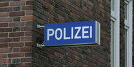 Ein Blick auf das Polizei-Schild vom Polizeipräsidium Recklinghausen