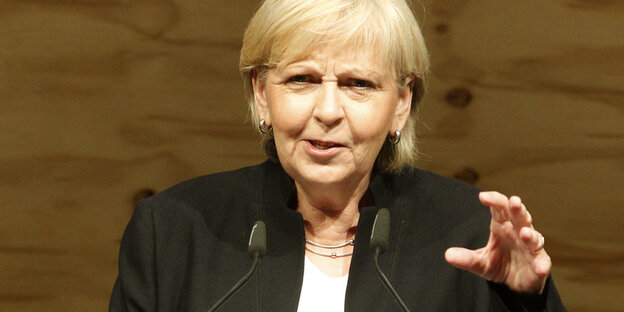 Hannelore Kraft gestikuliert