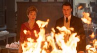 Léa Seydoux und George MacKay starren ins Feuer