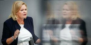 Nancy Faeser (SPD), Bundesministerin für Inneres und Heimat, spricht im Plenum des Bundestags. Thema ist der Deutschland-Pakt