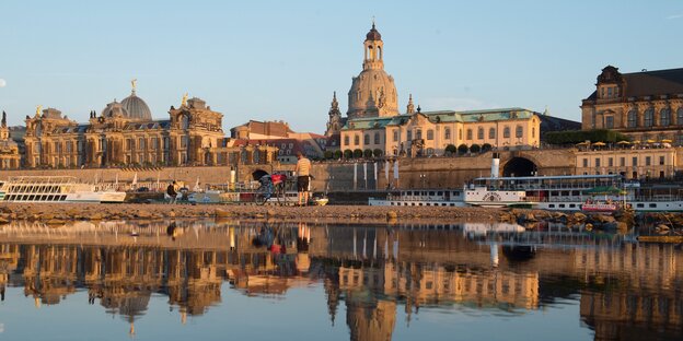 Blick auf Dresden und die Elbe. Blick auf Dresden und die Elbe.