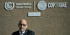 UN-Klimachef Simon Stiell spricht während einer Pressekonferenz während der Weltklimakonferenz der Vereinten Nationen
